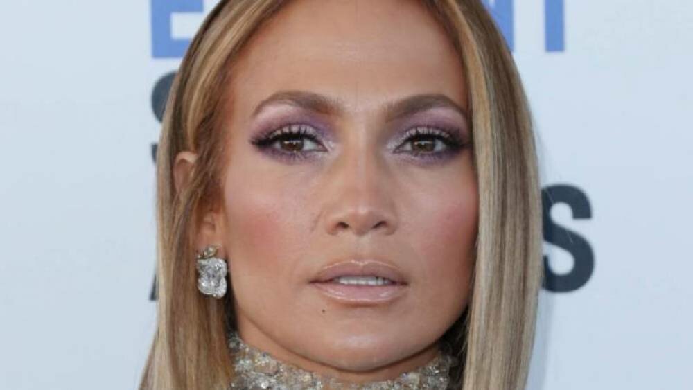Jennifer Lopez está “desconsolada” porque pospuso su boda